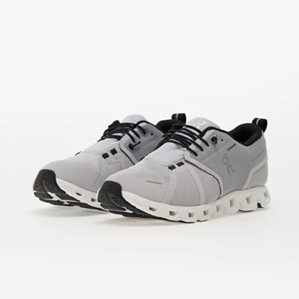 On Running Women’s Light Gray Athletic Shoes